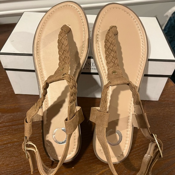 Women's Tan Sandal - size 7 Excellent condition! - Picture 6 of 7